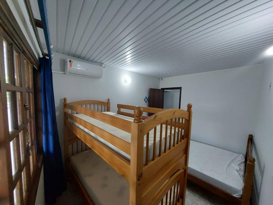 Bed, Photo of the whole room, Bedroom, bunk bed, air conditioner