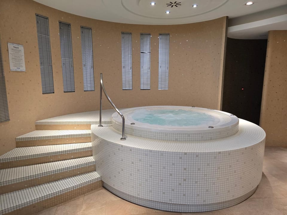 Hot Tub, Spa and wellness centre/facilities