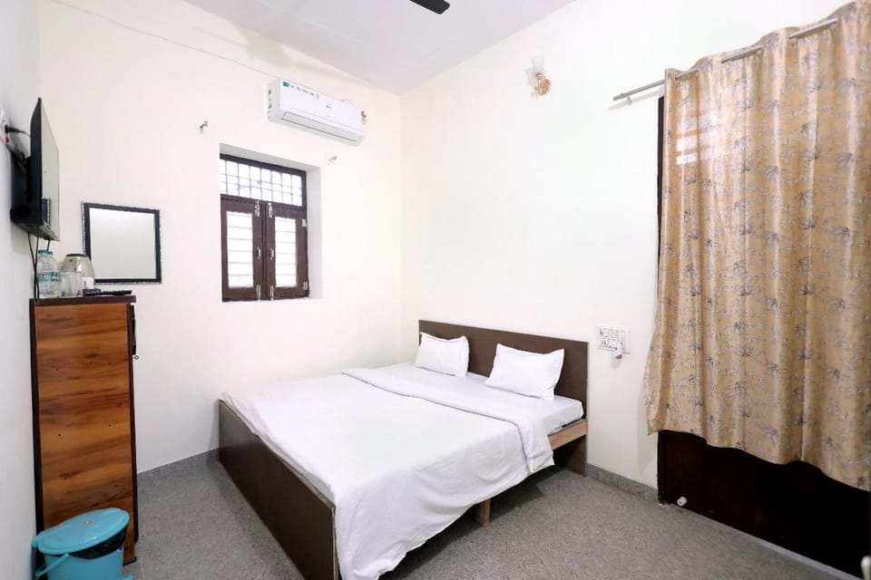 Bhumika Dham , NEAR PREM MANDIR Bed and Breakfast in Uttar Pradesh