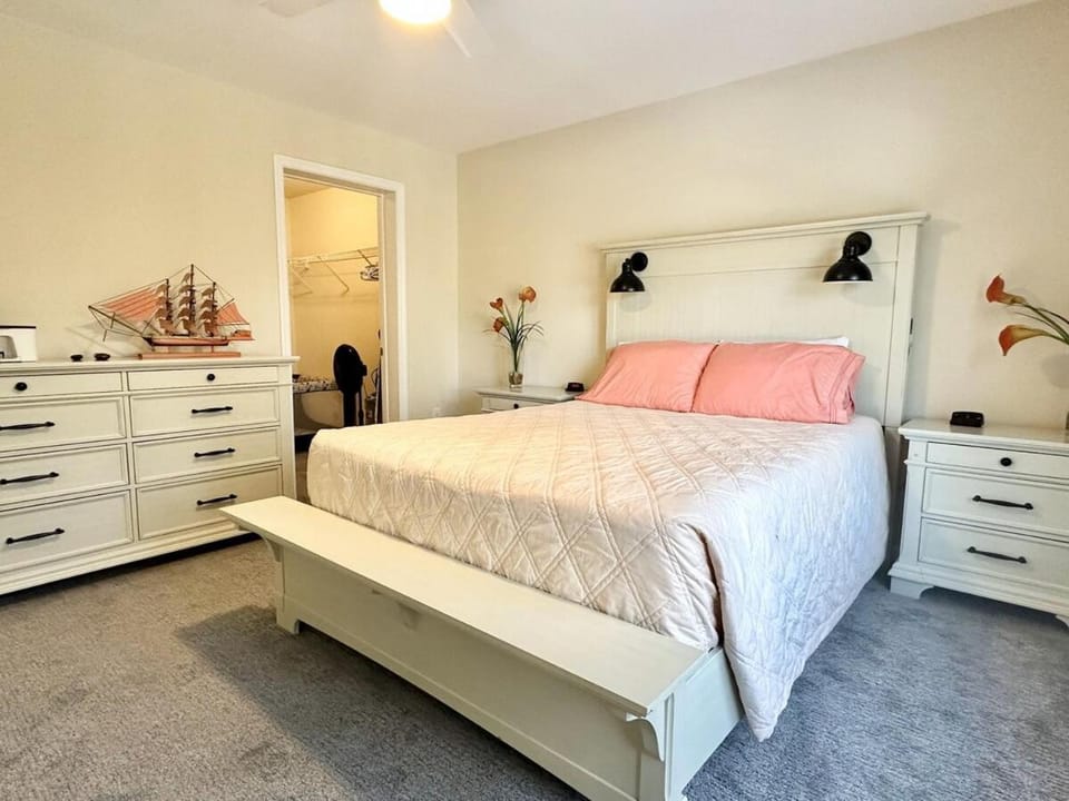 Bed, Bedroom