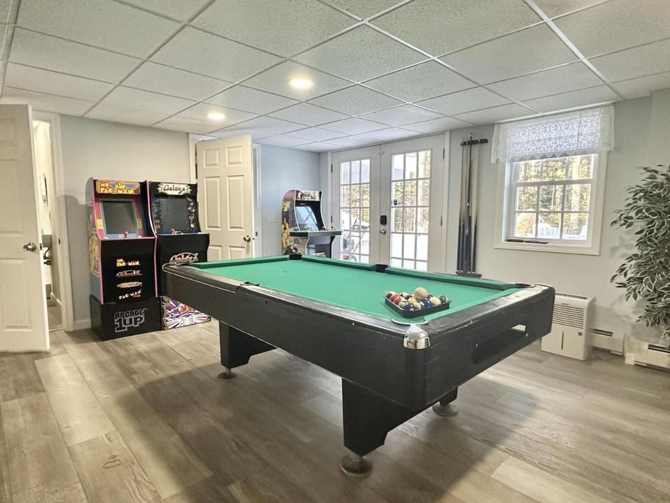Billiard, Game Room