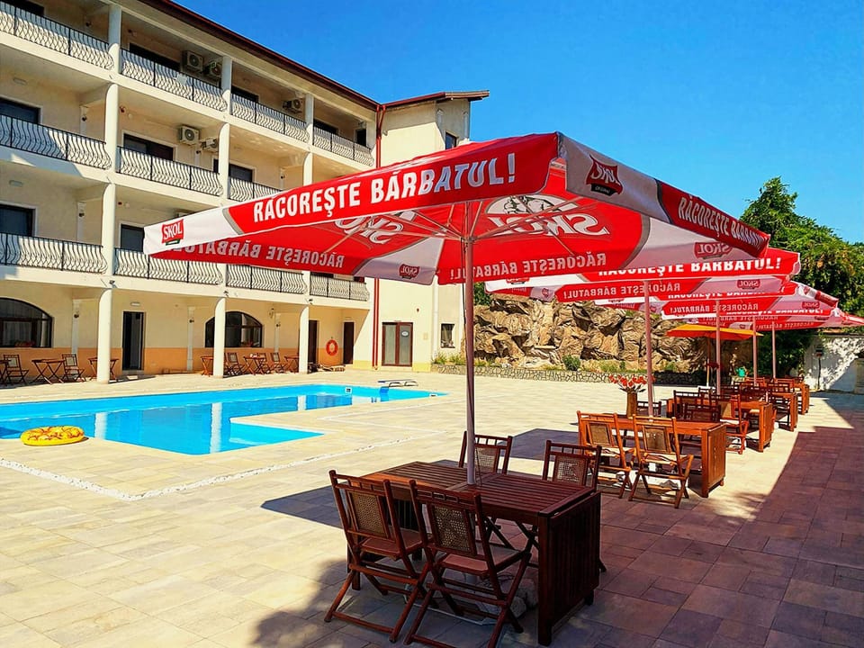 Property building, Restaurant/places to eat, Swimming pool, Breakfast