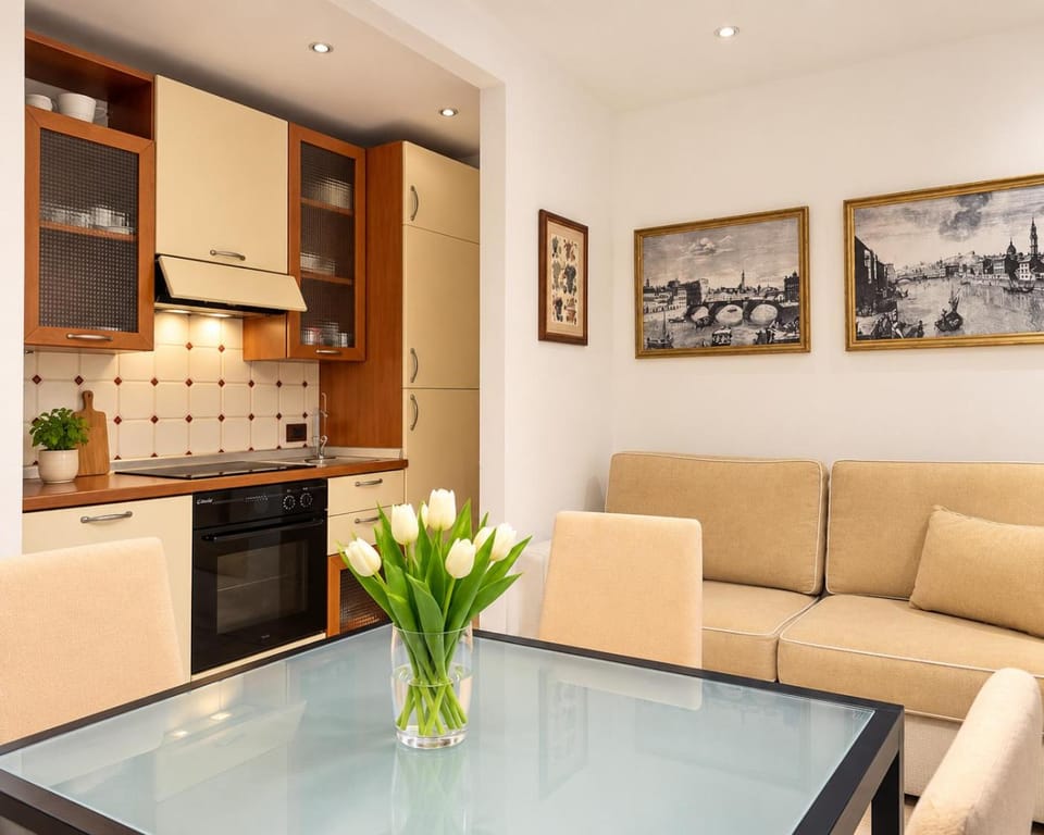 Coffee/tea facilities, Kitchen or kitchenette, Living room, Seating area, Dining area, internet, internet, minibar, oven