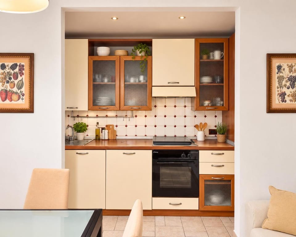 Coffee/tea facilities, Kitchen or kitchenette, Dining area, dishwasher, internet, internet, minibar, oven, stove