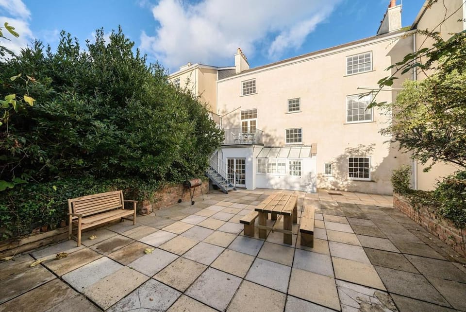 Property building, Patio, Garden