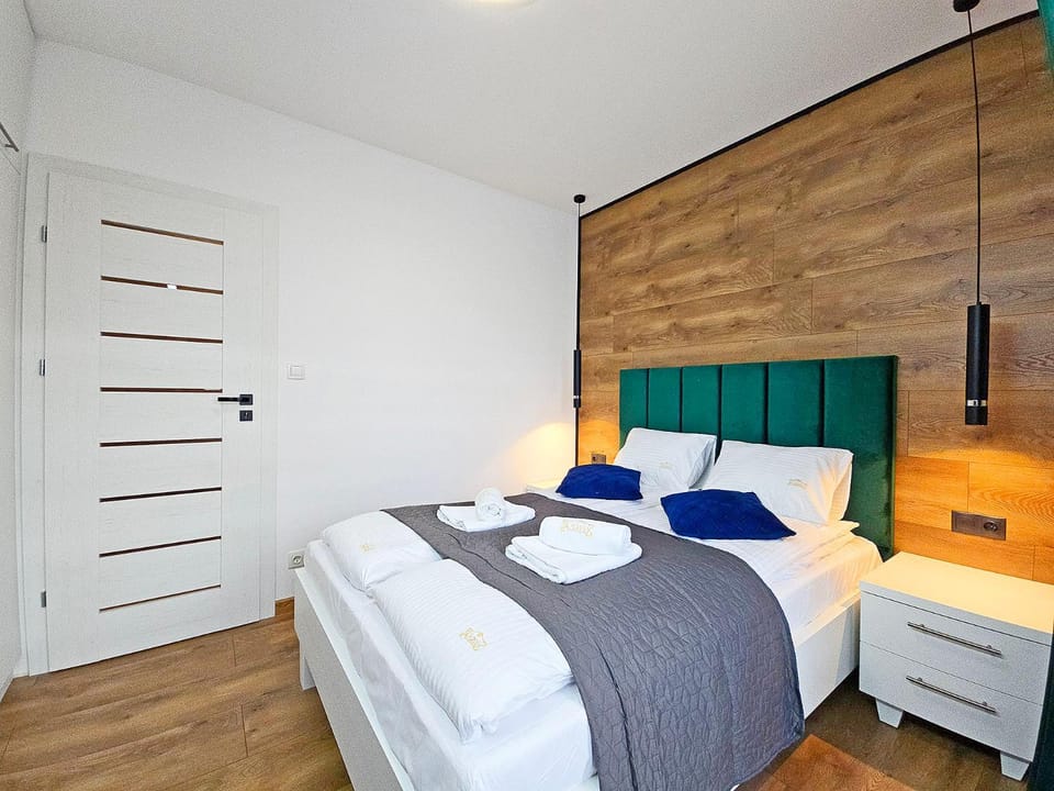 Bed, Photo of the whole room, Bedroom, towels, wardrobe