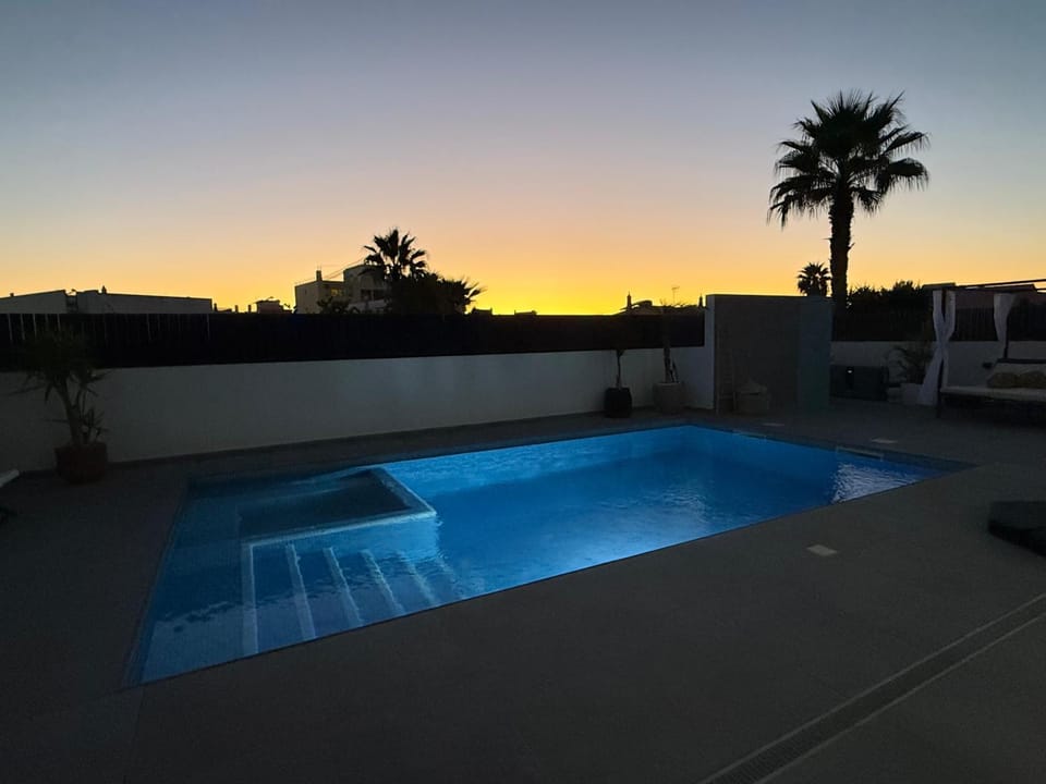 Villa R&M with Pool and Jacuzzi Villa in Olhão