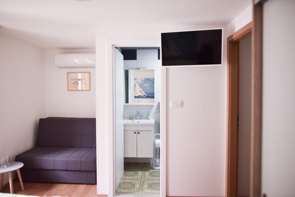 Bathroom, Living room, Seating area