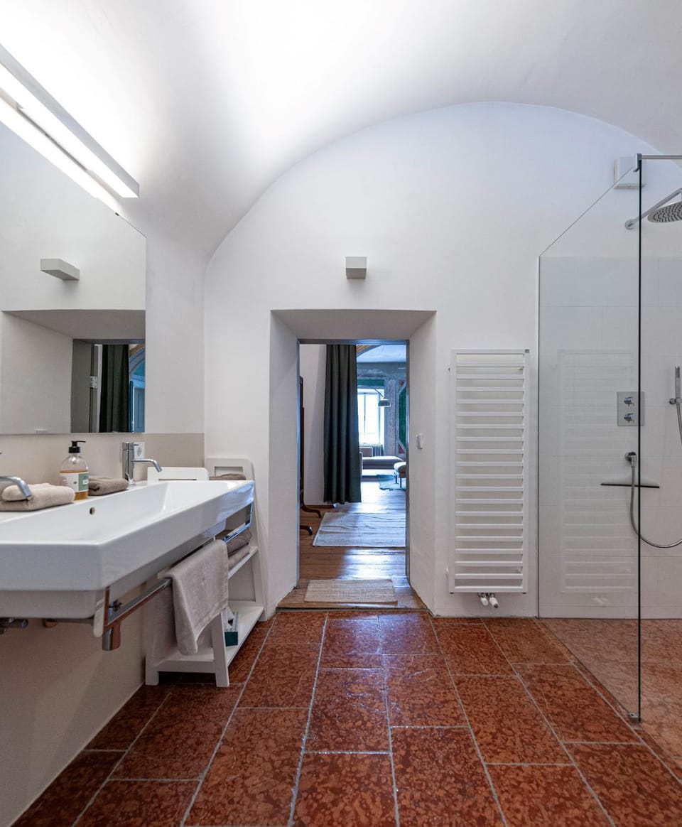 Shower, Bathroom, towels