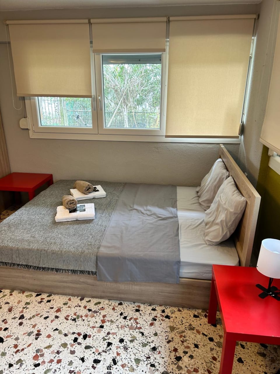 Bed, Photo of the whole room, towels