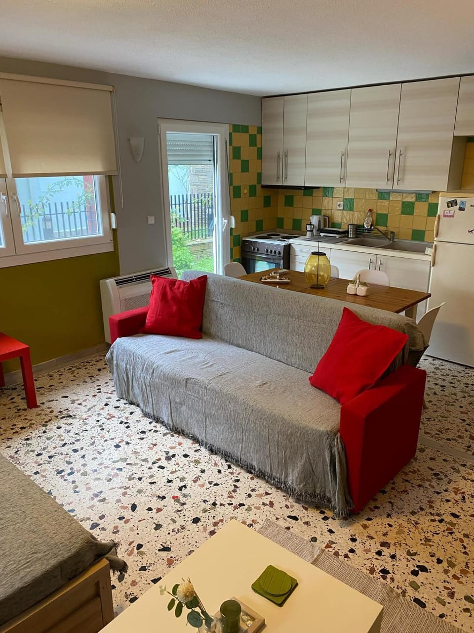 Kitchen or kitchenette, Seating area, Dining area