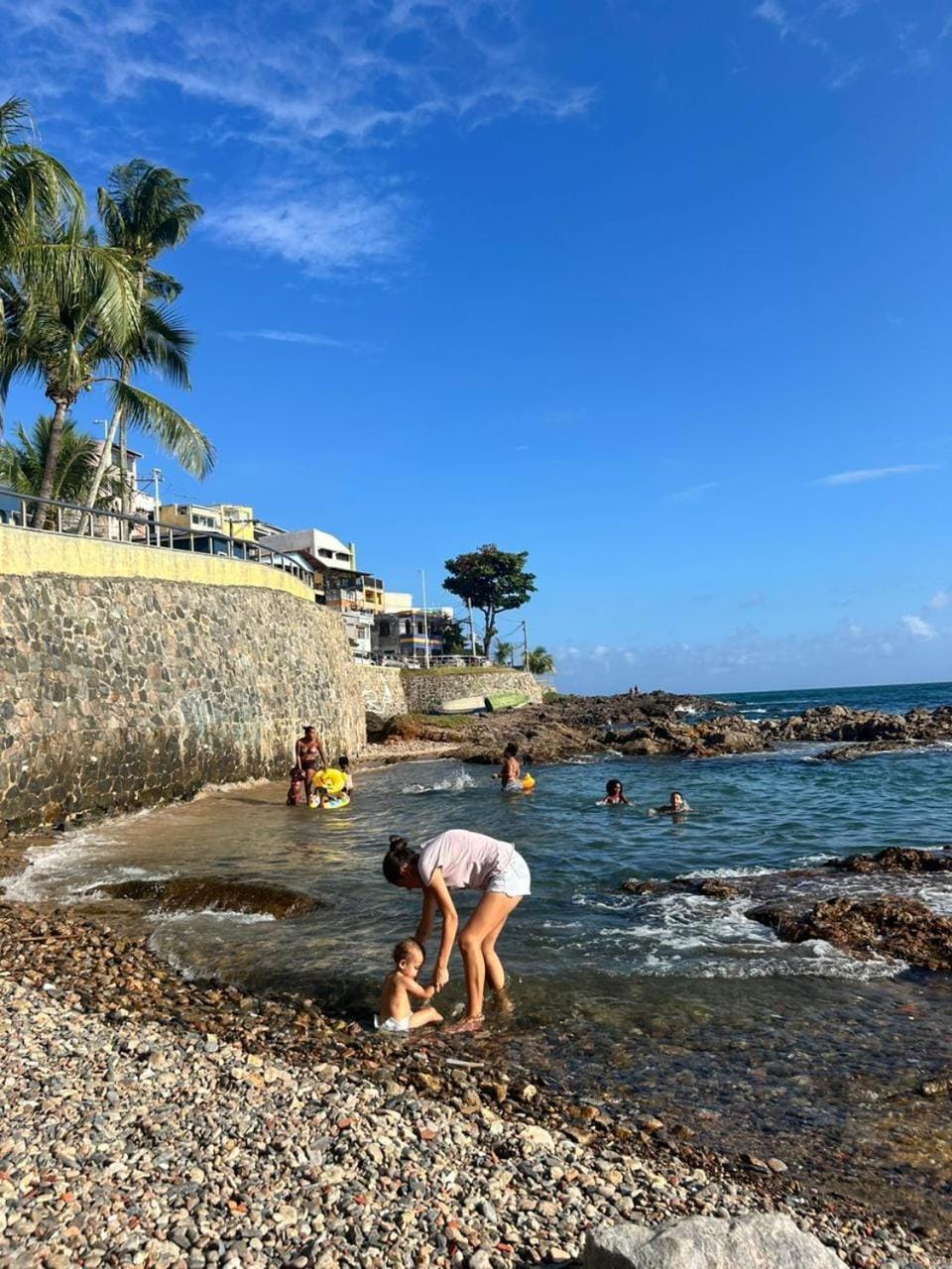 Casa Circuito Carnaval frente à praia Bed and Breakfast in Salvador