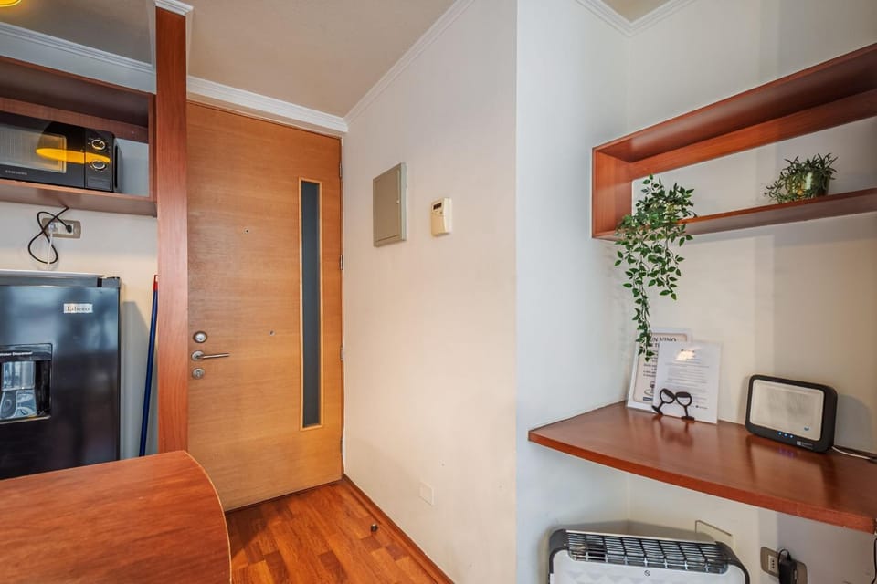 Apartment w/ great location just steps from metro Apartment in Santiago