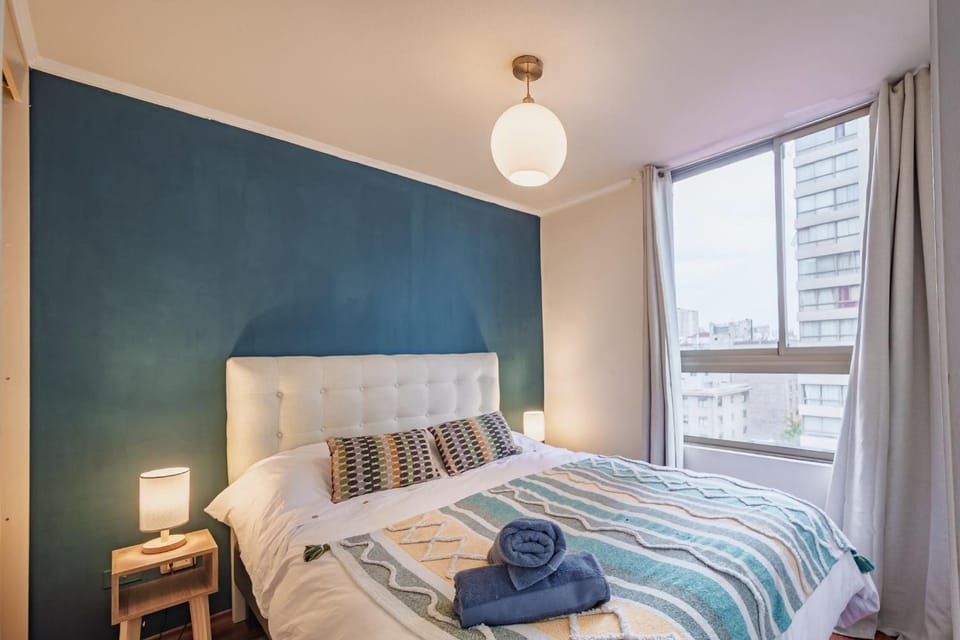 Apartment w/ great location just steps from metro Apartment in Santiago