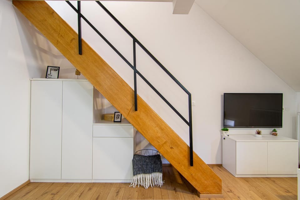 Property building, TV and multimedia, Photo of the whole room, On site