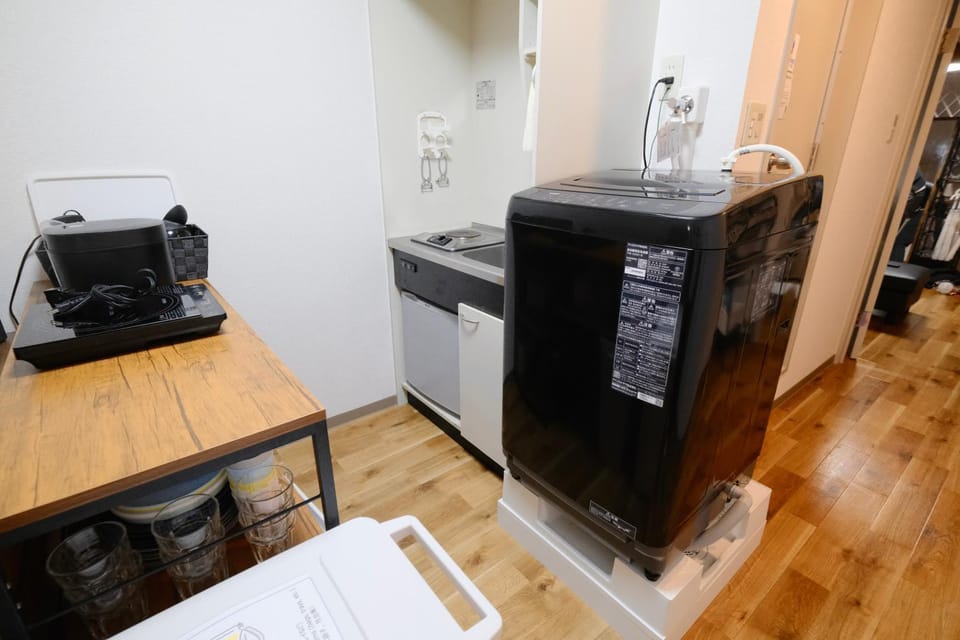 Kitchen or kitchenette, microwave, washing machine, air conditioner