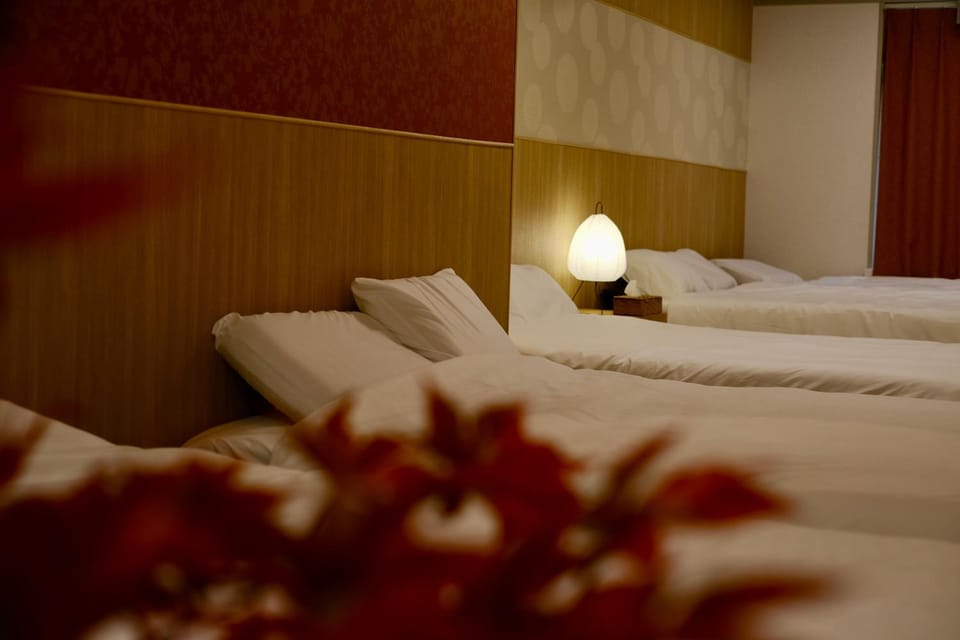 Bed, Photo of the whole room, Decorative detail, Bedroom, air conditioner