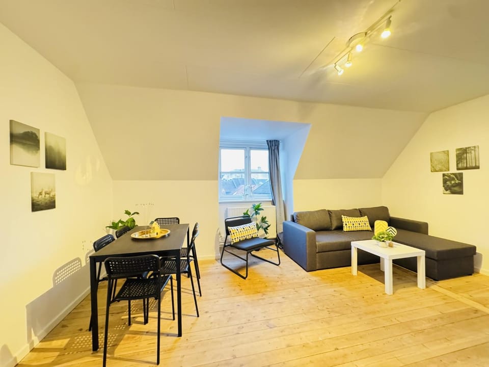 Communal lounge/ TV room, Living room