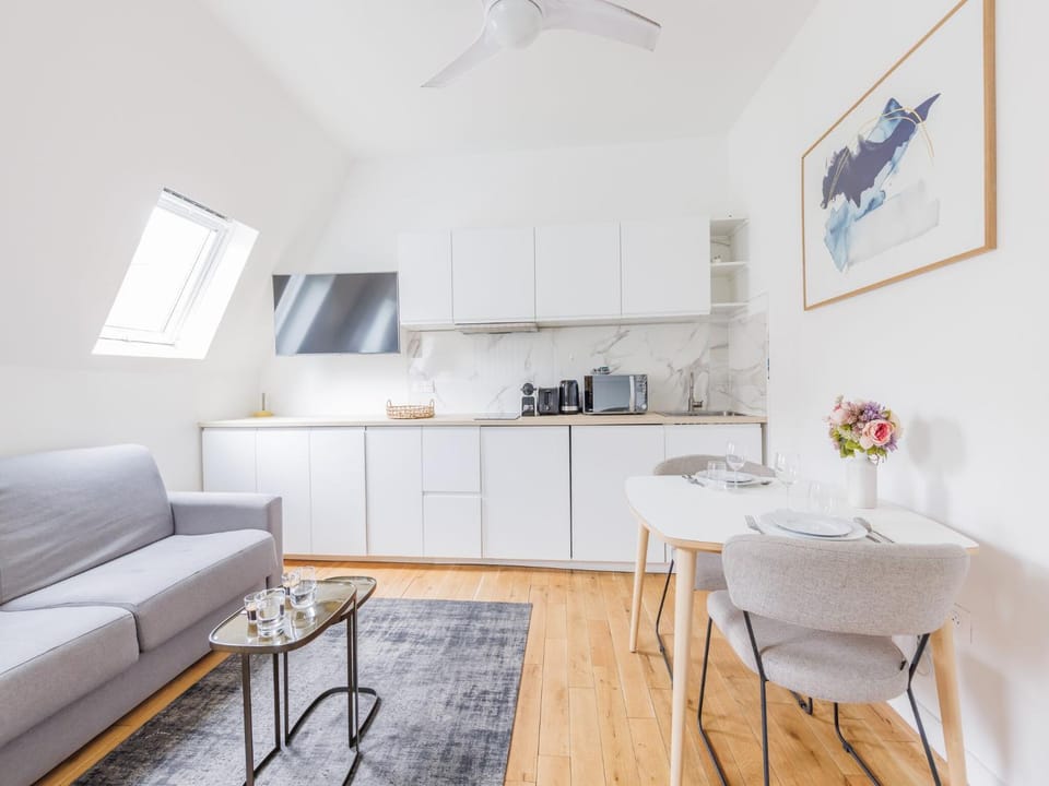 Kitchen or kitchenette, Living room, Dining area