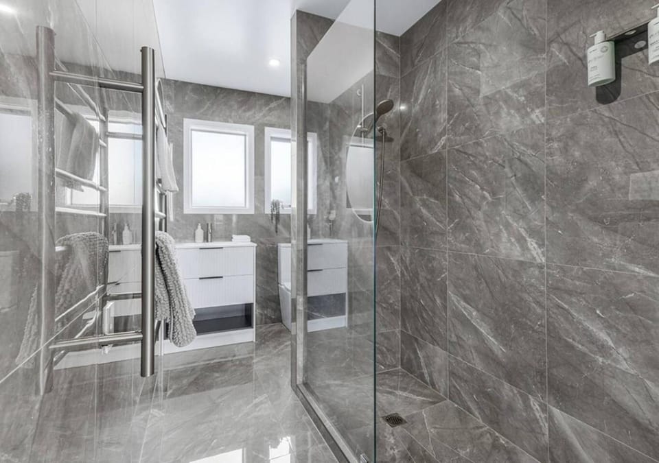 Shower, Bathroom, hair dryier