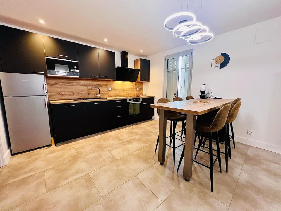 Kitchen or kitchenette, Dining area, dishwasher, oven, stove, kitchen