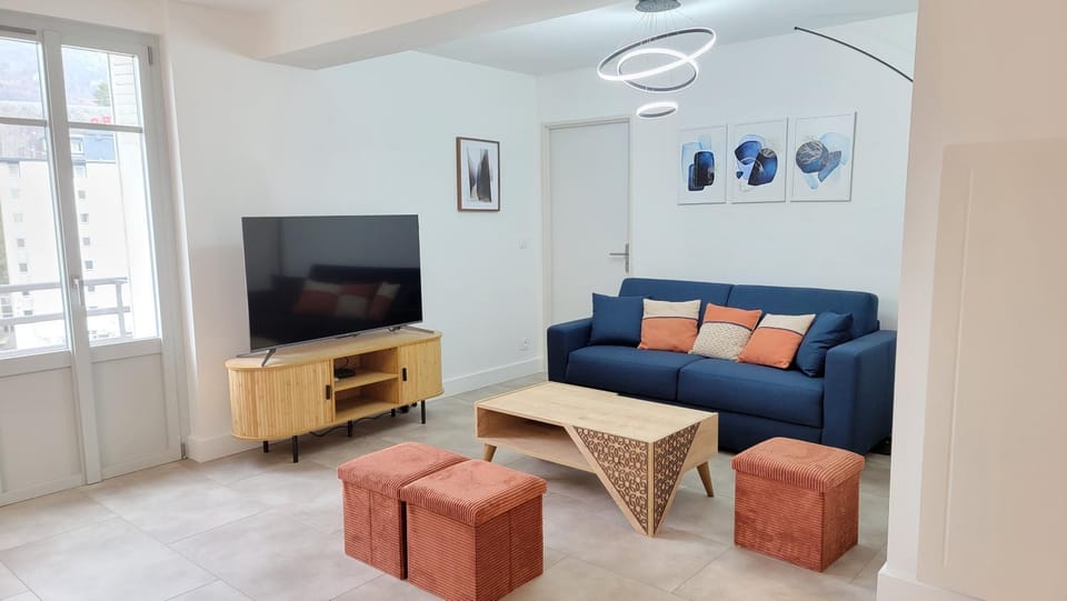Communal lounge/ TV room, TV and multimedia, Living room