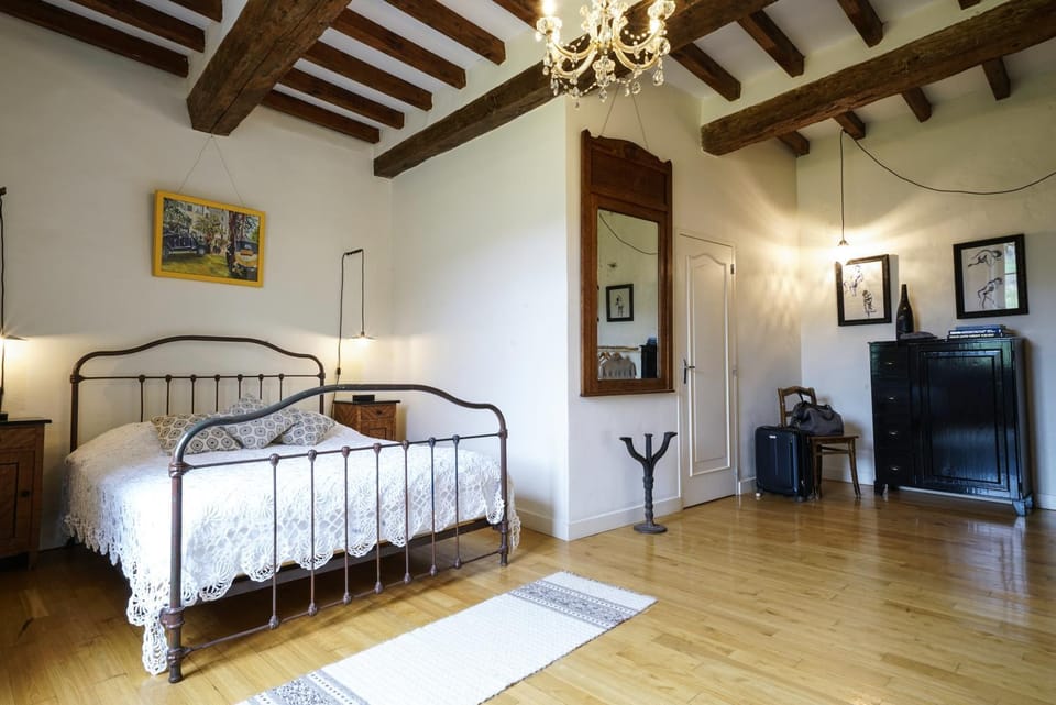 Photo of the whole room, Bedroom