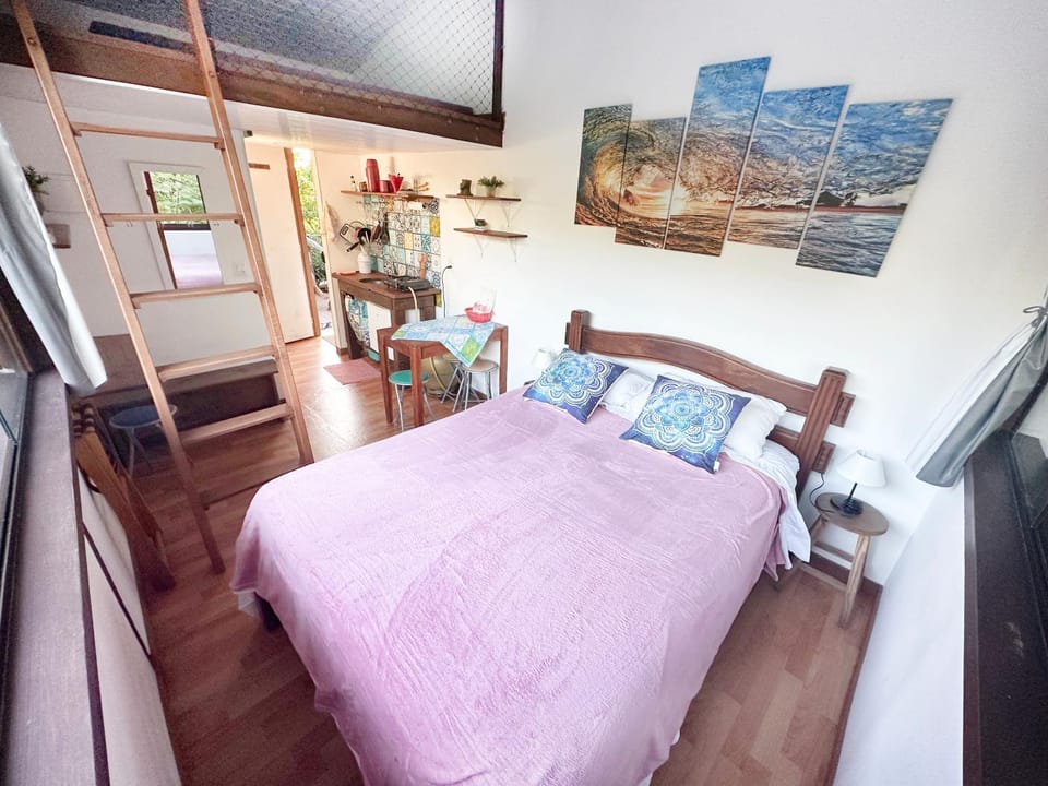 Bed, air conditioner