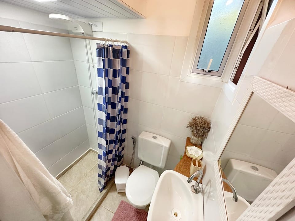 Bathroom, towels