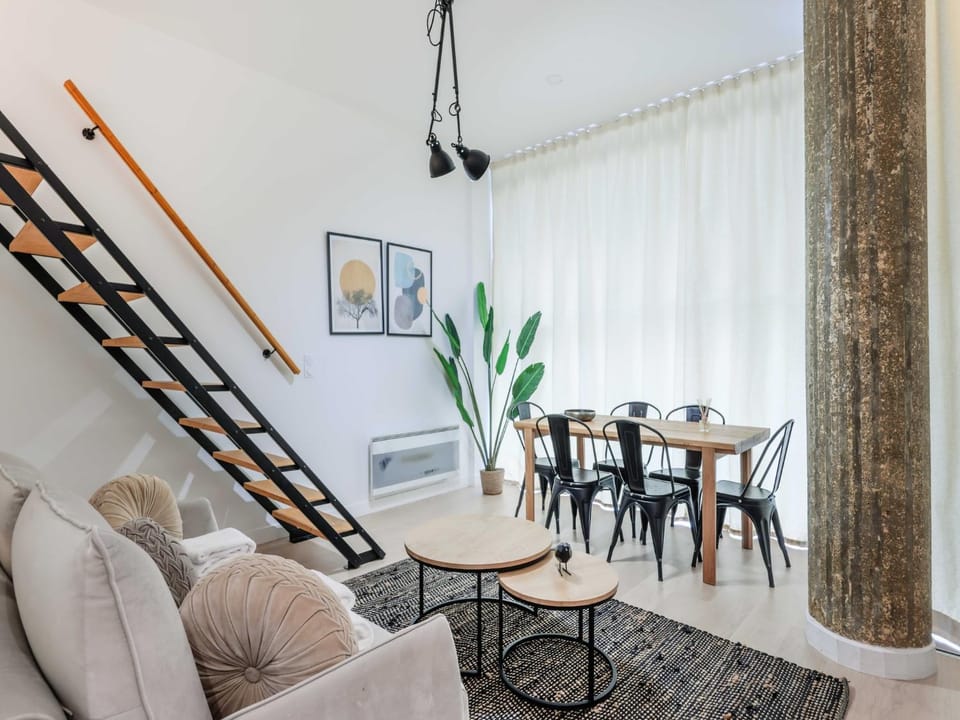Living room, Seating area, Dining area