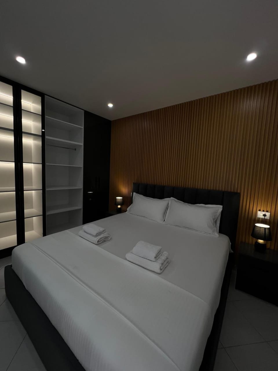 Bed, Photo of the whole room, Bedroom, towels