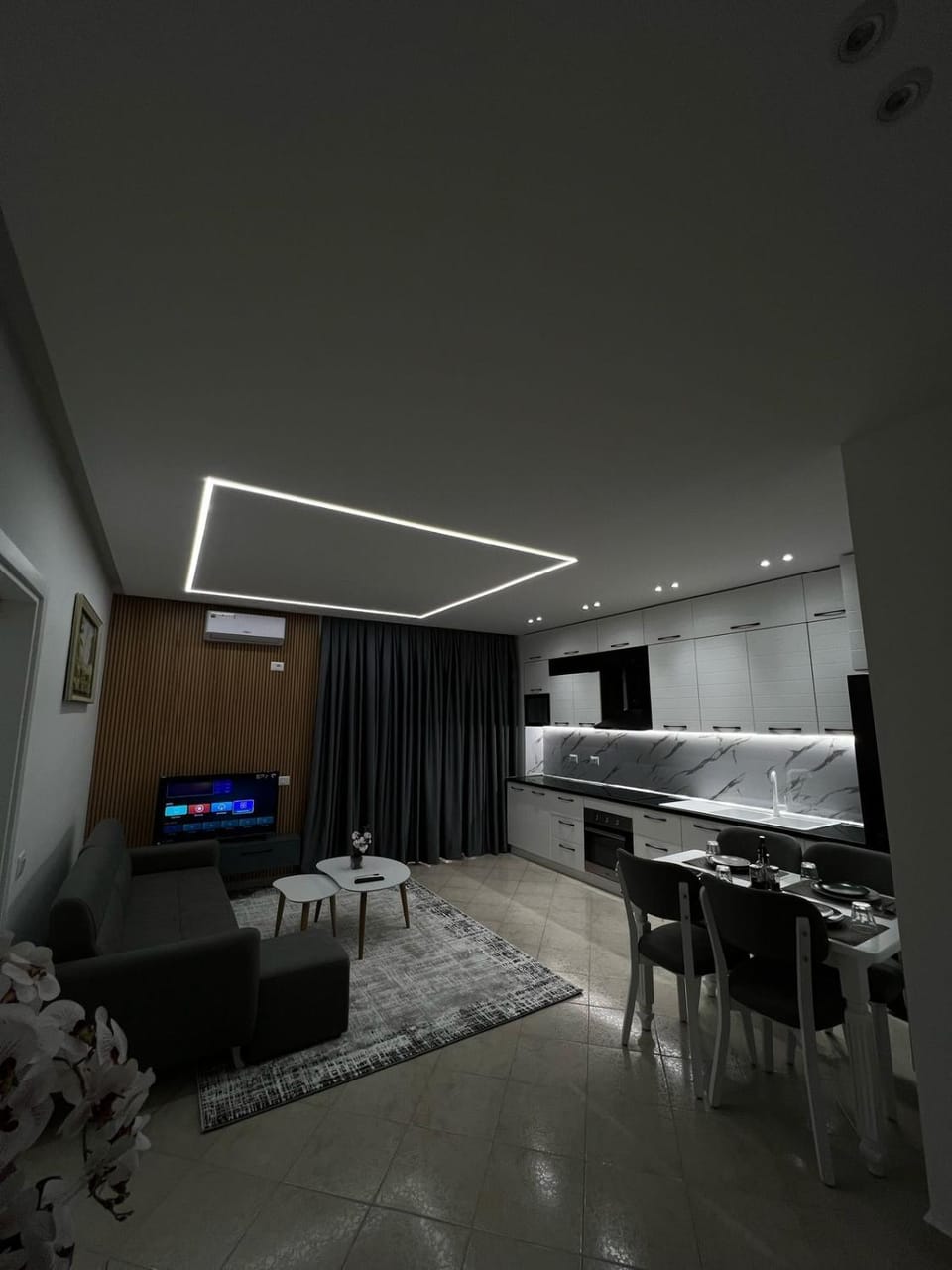 TV and multimedia, Kitchen or kitchenette, Living room, Photo of the whole room, Seating area