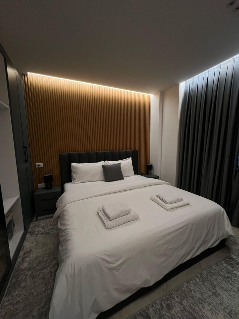 Bed, Photo of the whole room, Bedroom