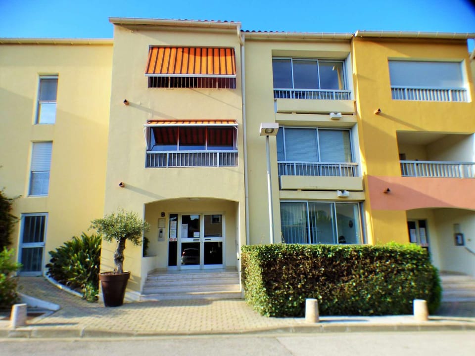 Duplex sur le port du Brusc, Plage, Embarcadère, Commerces à pieds Apartment in Six-Fours-les-Plages