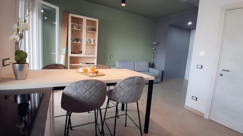 Living room, Seating area, Dining area, wardrobe