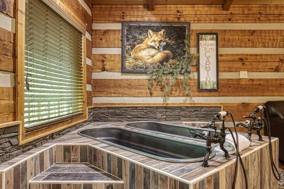 Living room, Decorative detail, Decorative detail, Seating area, Pets, Pets, Bath, pet friendly, pet friendly