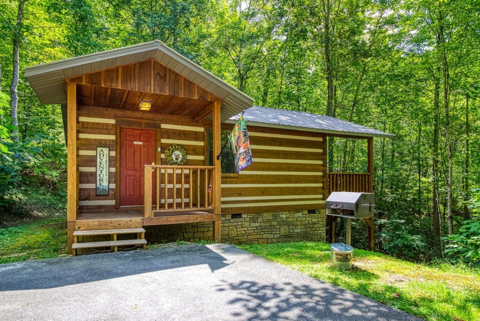 Property building, Facade/entrance, Spring, Day, Natural landscape, BBQ facilities, BBQ facilities, Balcony/Terrace, Balcony/Terrace, Decorative detail, Decorative detail, Pets, Pets, Parking, pet friendly, pet friendly