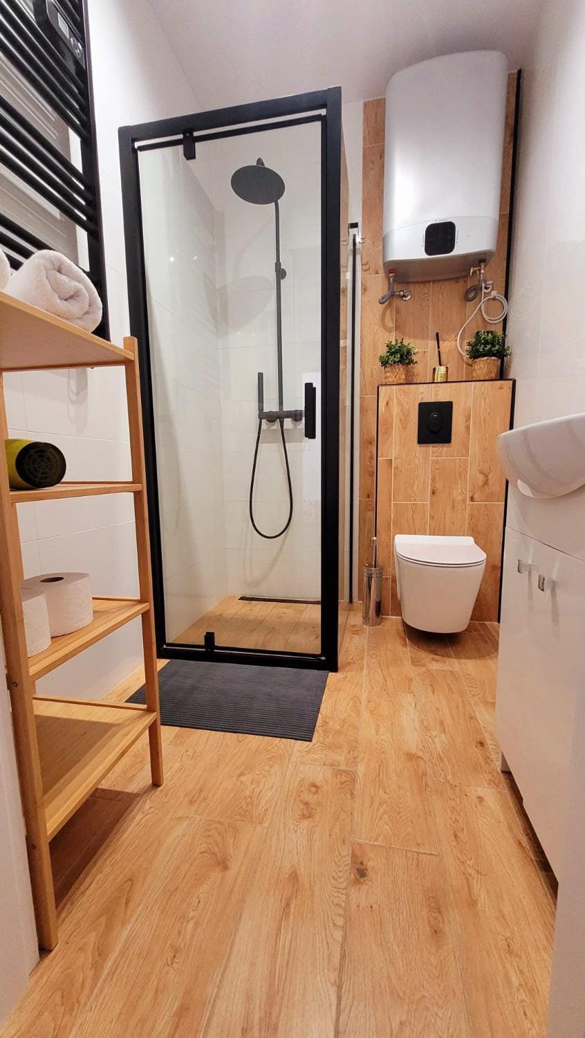 Shower, Toilet, Bathroom