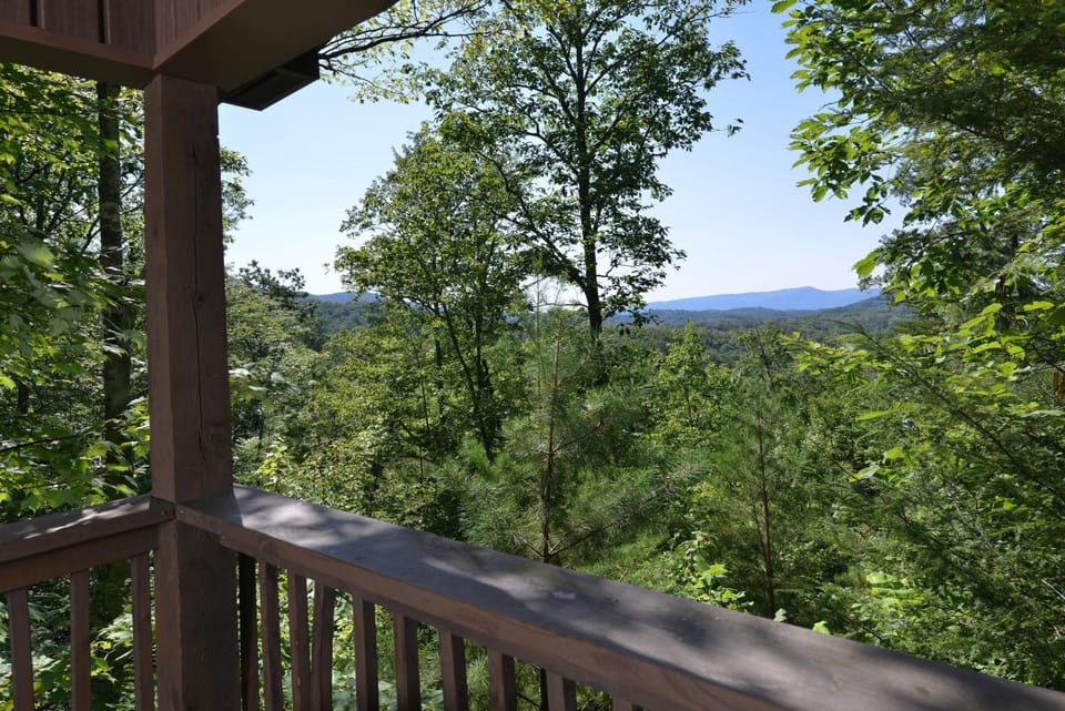 Spring, Day, Natural landscape, View (from property/room), View (from property/room), Balcony/Terrace, Balcony/Terrace, Decorative detail, Decorative detail, Pets, Pets, Mountain view, Mountain view, pet friendly, pet friendly