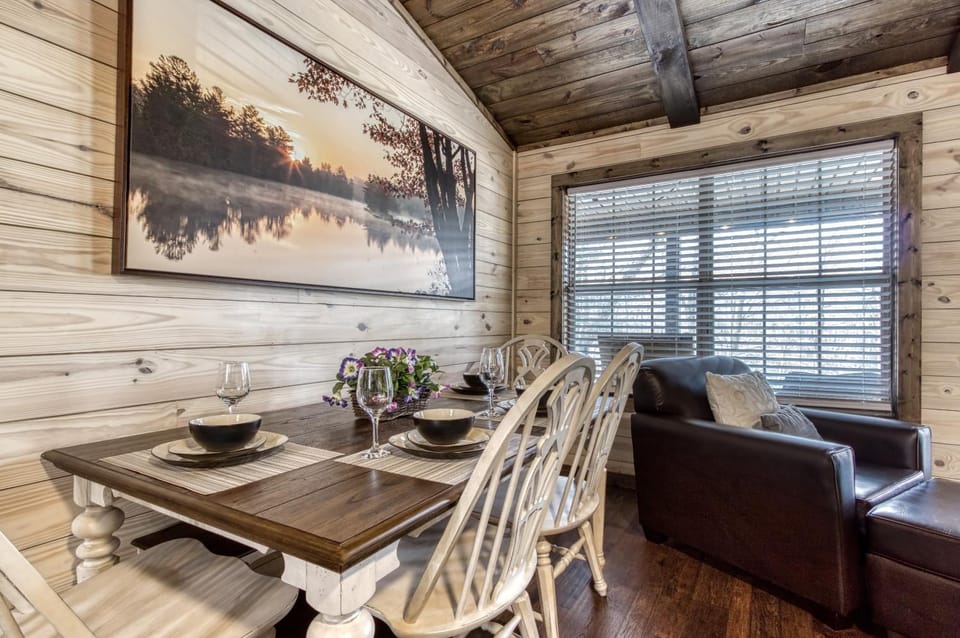 Living room, Decorative detail, Seating area, Dining area, pet friendly