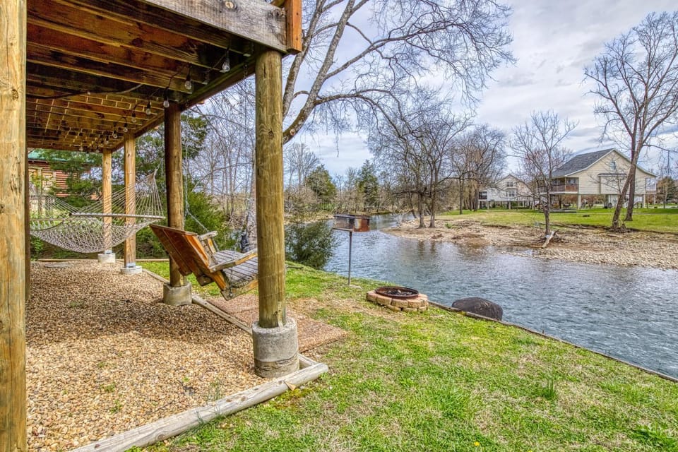 Property building, Spring, Day, Neighbourhood, Natural landscape, Fishing, Fishing, View (from property/room), View (from property/room), Balcony/Terrace, Balcony/Terrace, Decorative detail, Decorative detail, Seating area, Mountain view, Mountain view, River view, River view