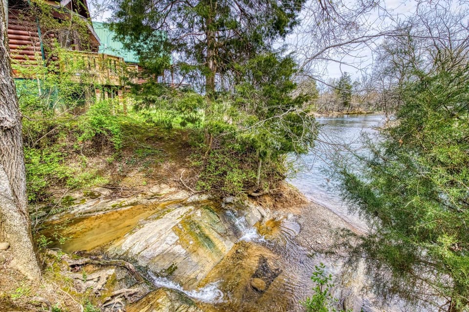 Property building, Spring, Day, Neighbourhood, Natural landscape, Fishing, Fishing, View (from property/room), View (from property/room), Balcony/Terrace, Balcony/Terrace, Decorative detail, Decorative detail, Mountain view, Mountain view, River view, River view