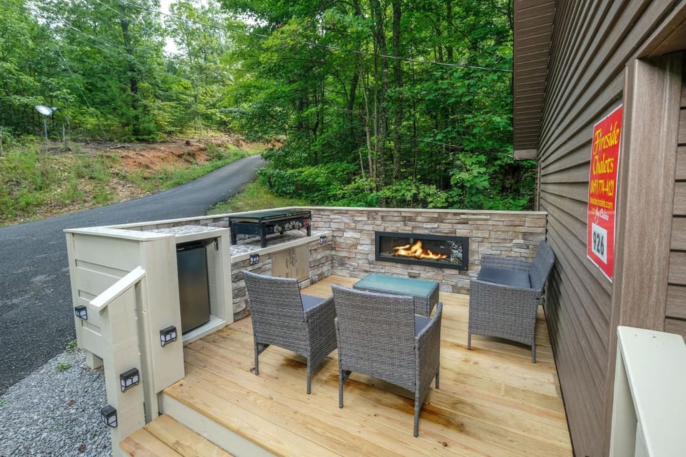 Patio, Patio, Neighbourhood, BBQ facilities, BBQ facilities, View (from property/room), View (from property/room), Balcony/Terrace, Balcony/Terrace, Kitchen or kitchenette, Decorative detail, Decorative detail, Seating area, Evening entertainment, Pets, Pets, Mountain view, Mountain view, Entertainment, Parking, fireplace, fireplace, pet friendly, pet friendly