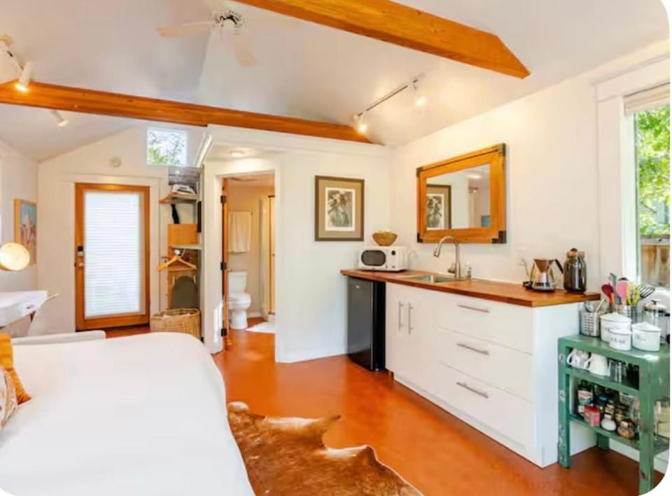 Star Studio, A Garden Retreat near University of Oregon House in Eugene