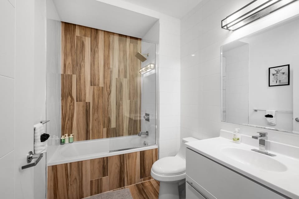 Skyline Studio - Modern Comfort Pool Access Apartment in Philadelphia