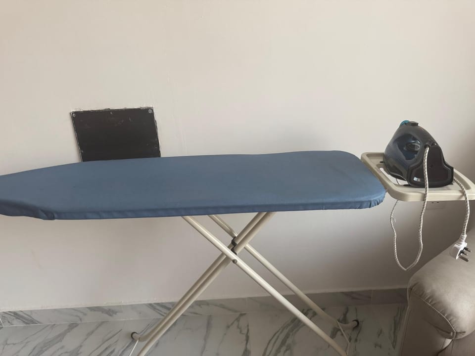 Homestay Cozy bedroom with private attached washroom in ajman villa Vacation rental in Ajman