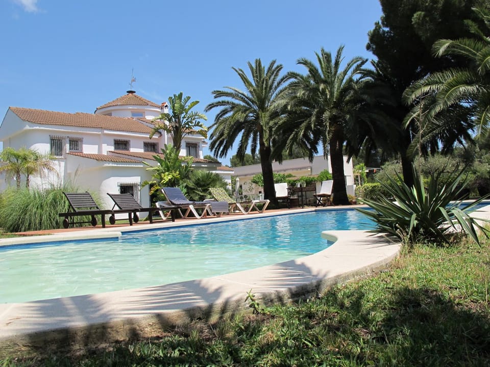 Property building, Garden, Swimming pool
