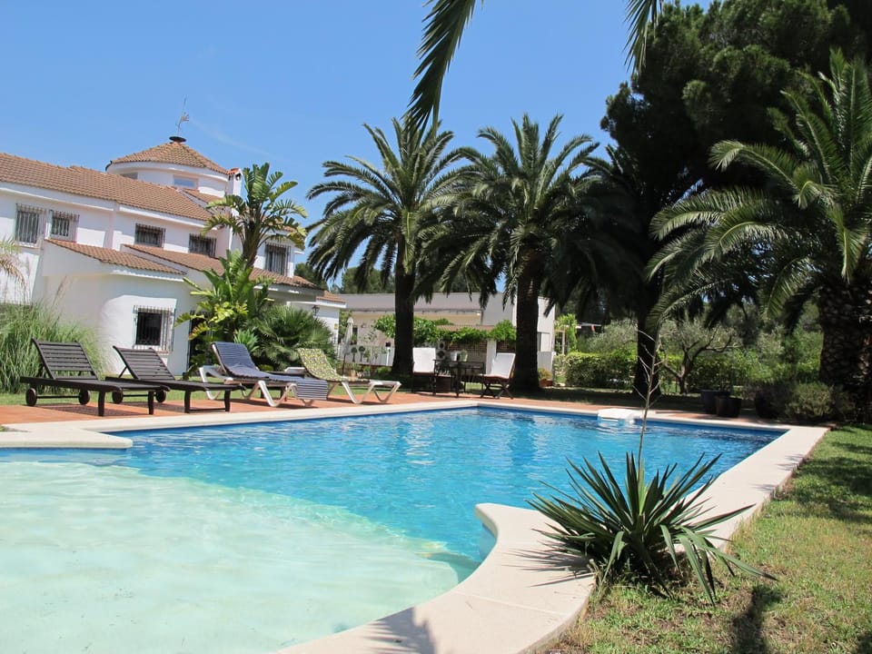 Property building, Garden, Swimming pool