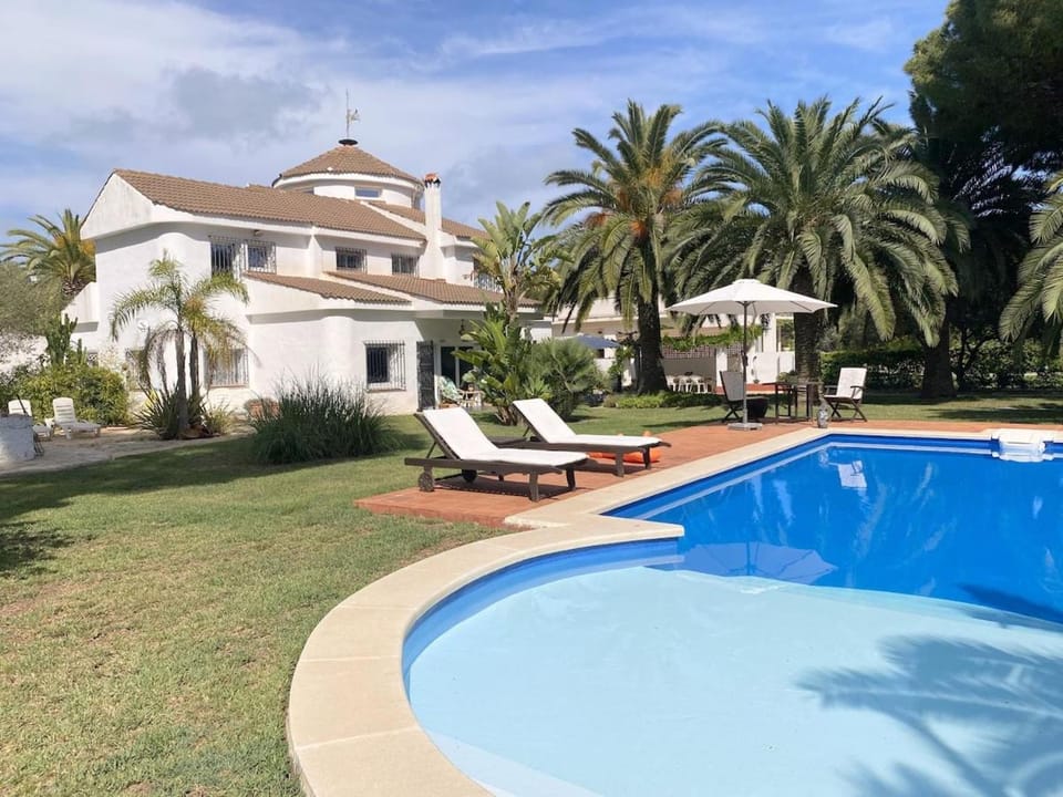 Property building, Garden, Garden view, Pool view, Swimming pool