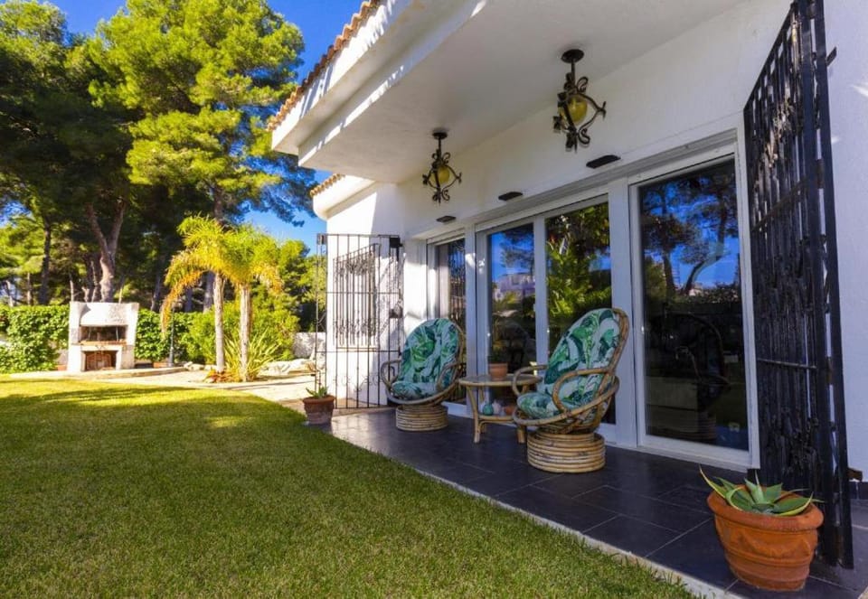 Property building, BBQ facilities, Garden